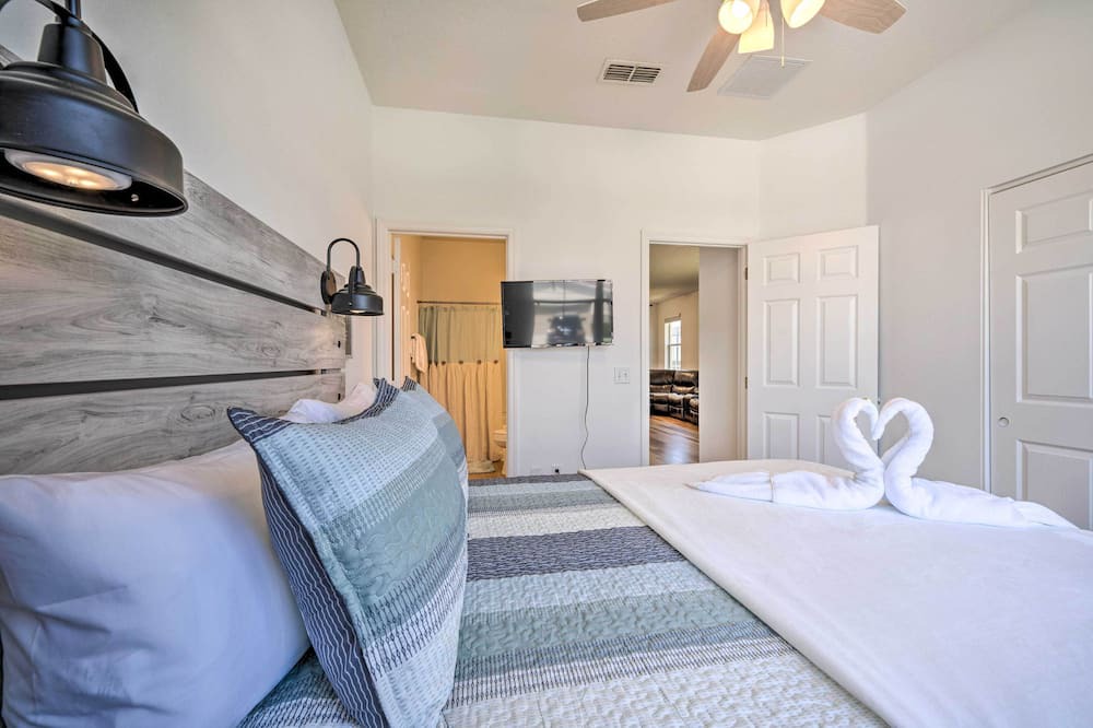 Photo of Bedroom in Windwood Bay