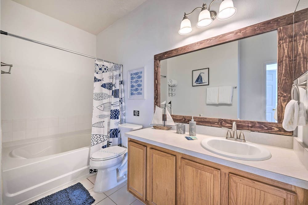 Photo of Bathroom in Windwood Bay