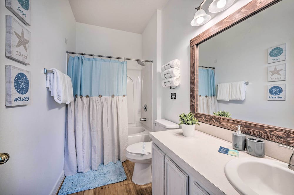 Photo of Bathroom in Windwood Bay