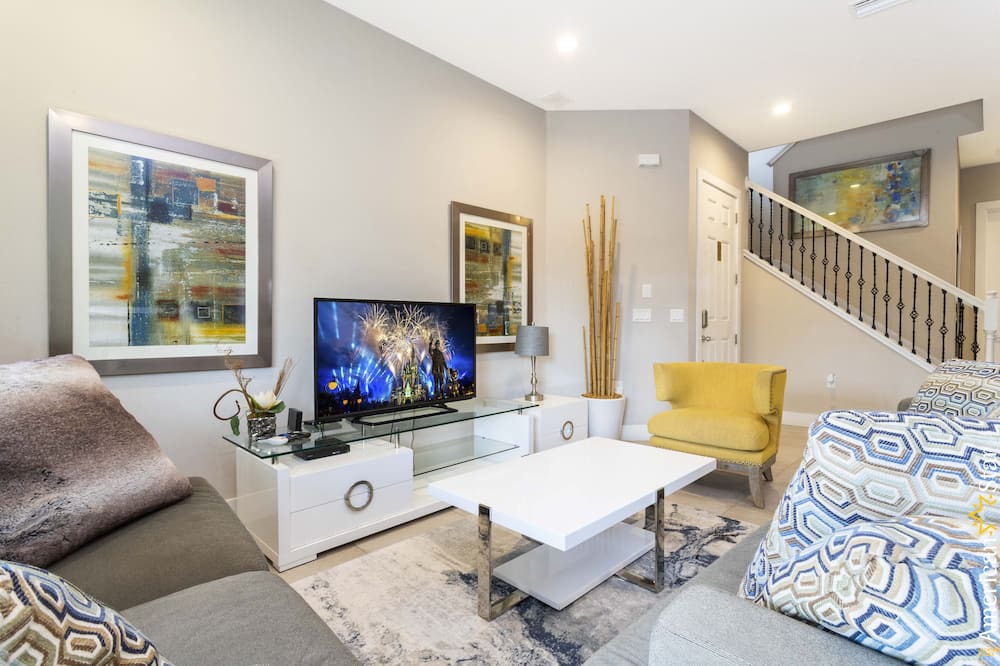 Photo of Livingroom in Crestwynd Bay