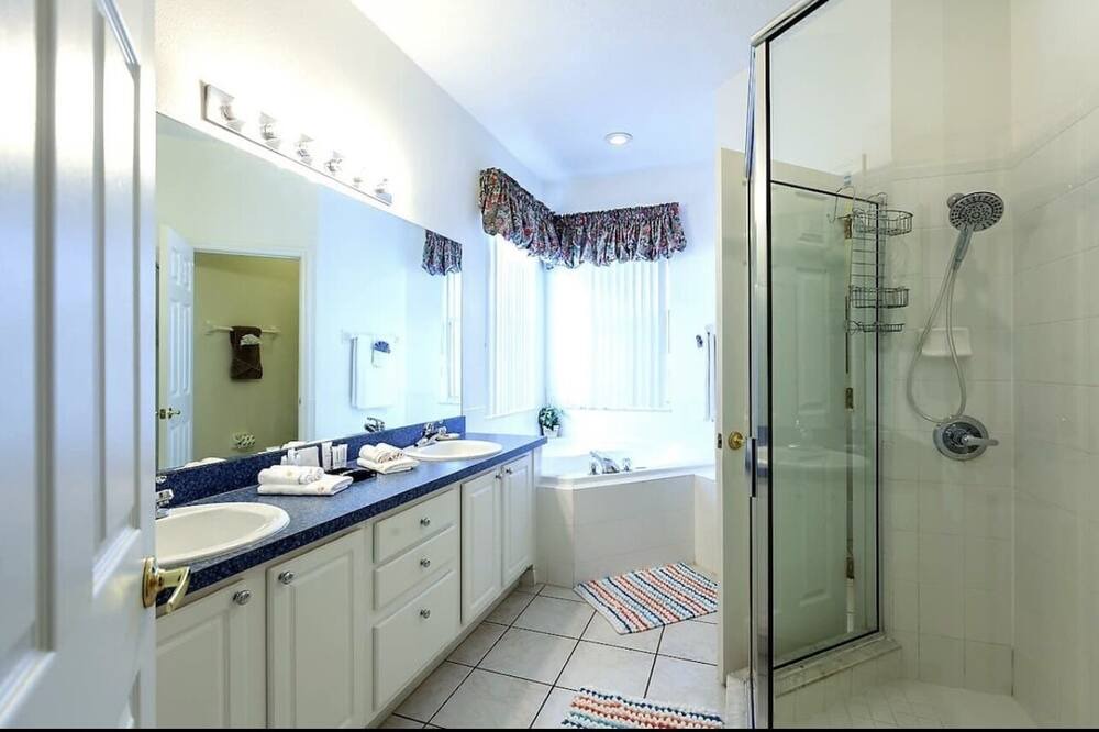 Photo of Bathroom in Calabay Parc