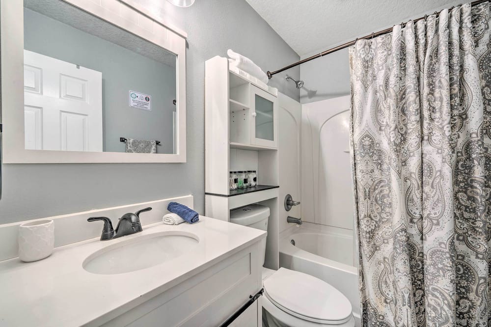 Photo of Bathroom in Crestwynd Bay