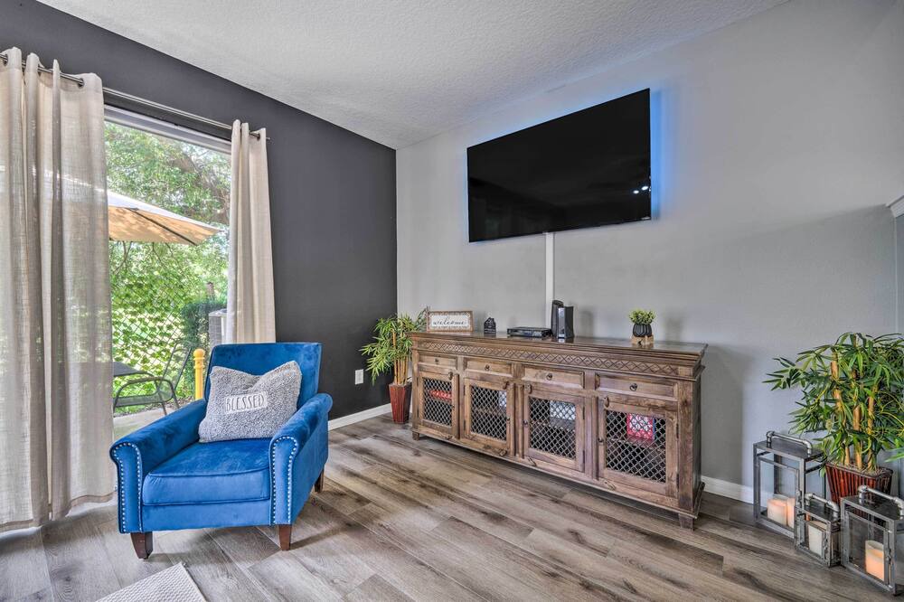 Photo of Livingroom in Crestwynd Bay