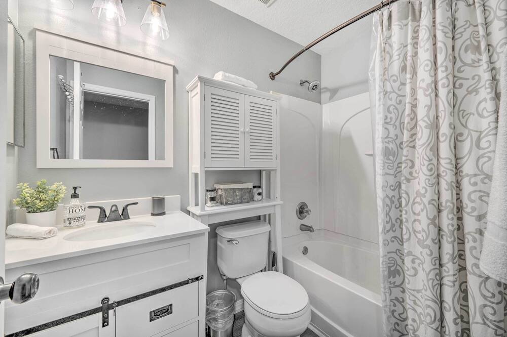 Photo of Bathroom in Crestwynd Bay