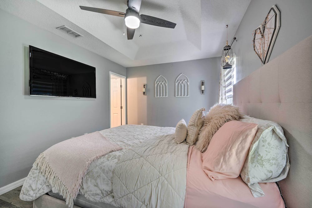 Photo of Bedroom in Crestwynd Bay