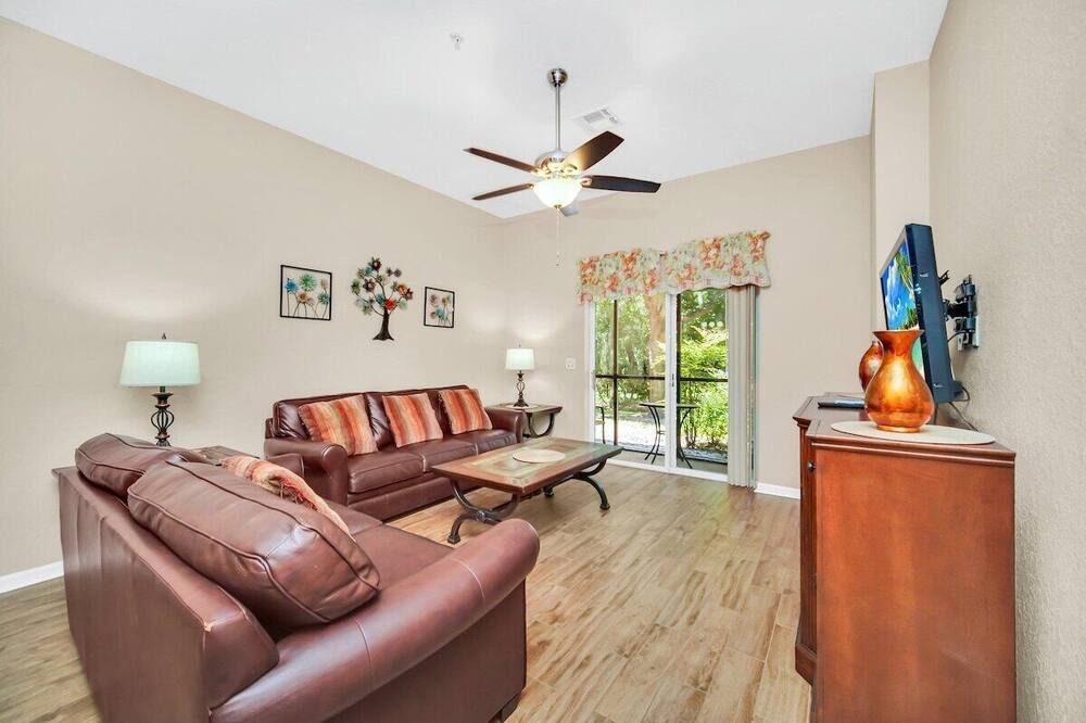 Photo of Livingroom in Bahama Bay