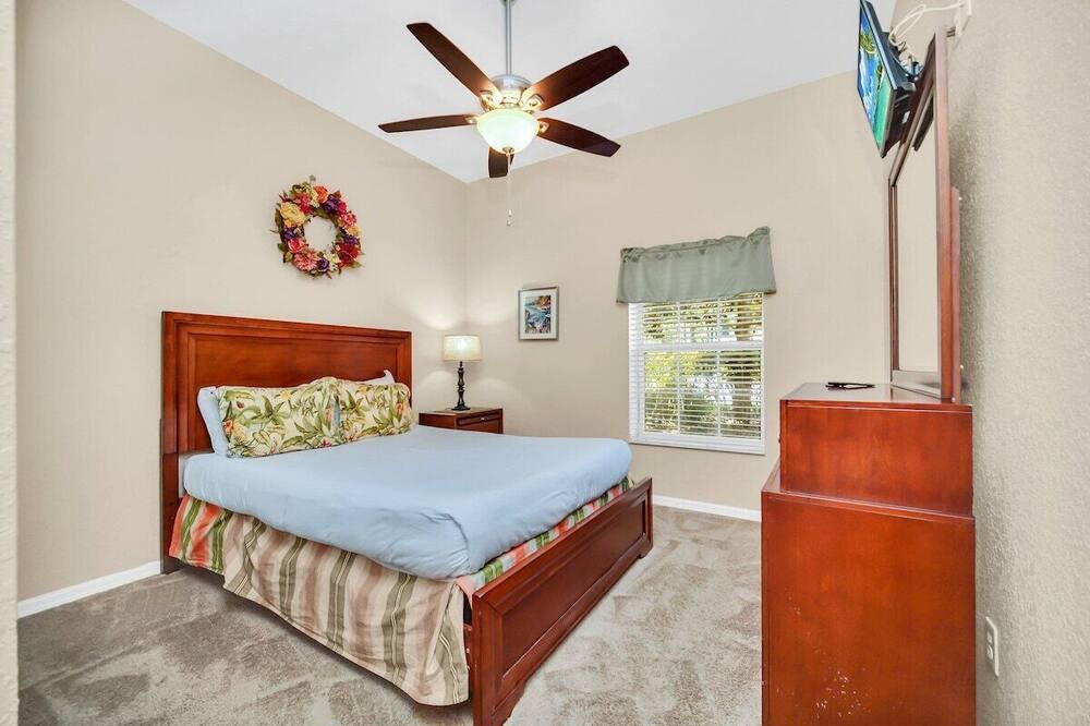 Photo of Bedroom in Bahama Bay