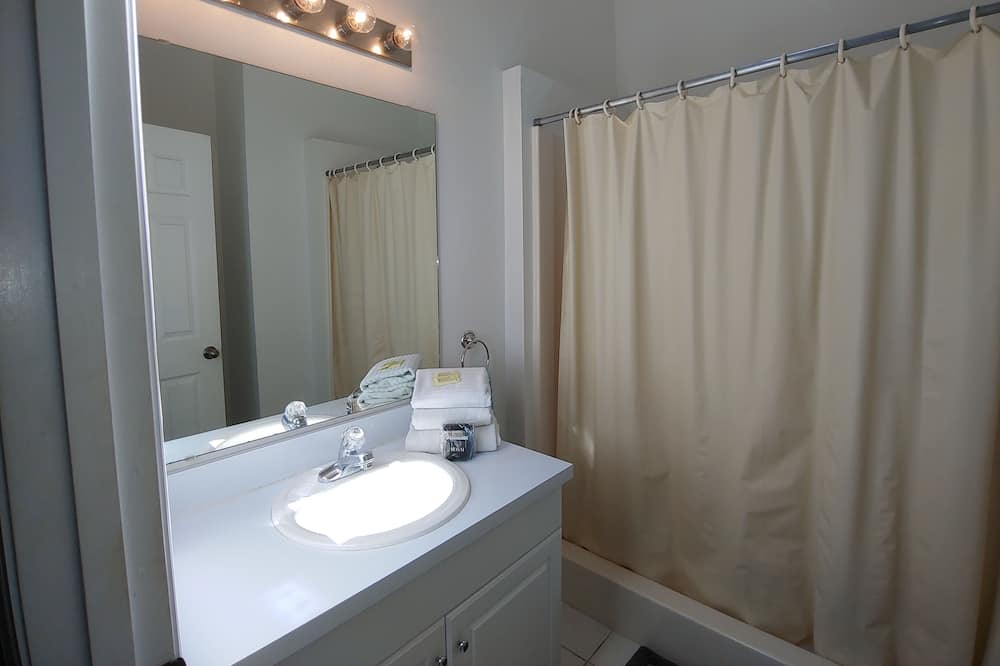 Photo of Bathroom in Sunrise Lakes