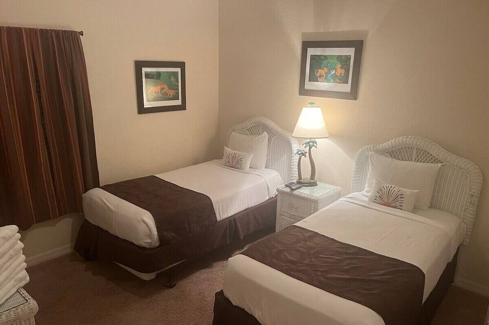 Photo of Bedroom in Bahama Bay