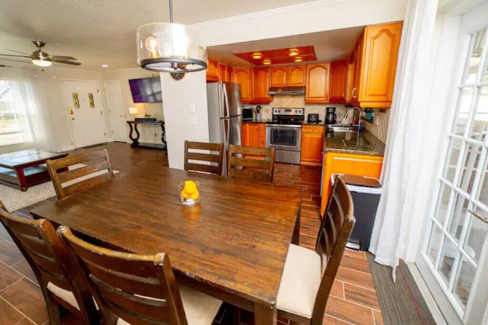 Photo of Bedroom in Oak Ridge