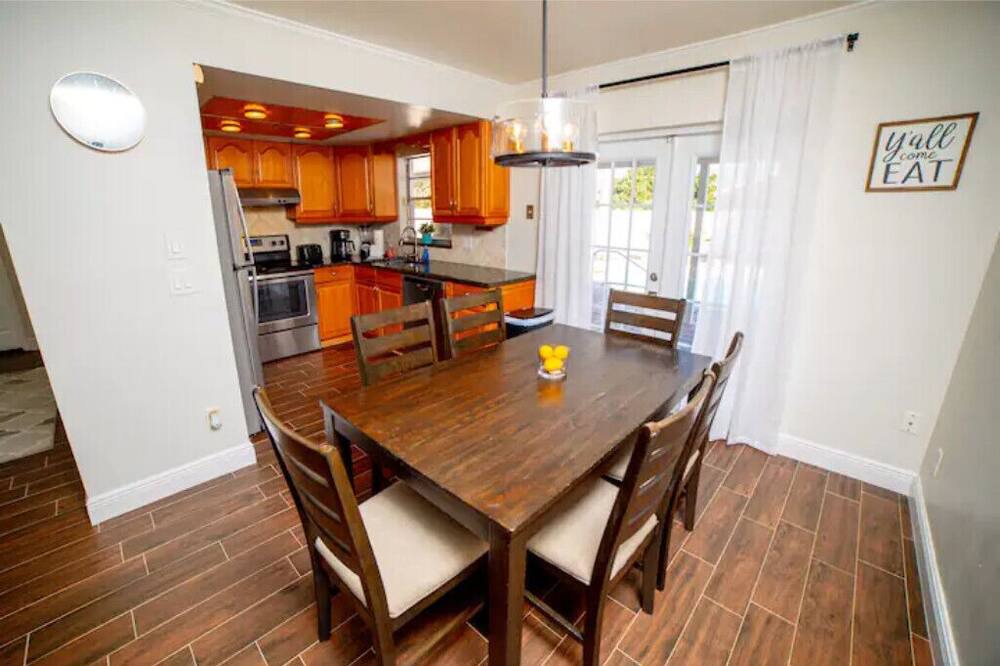Photo of Bedroom in Oak Ridge