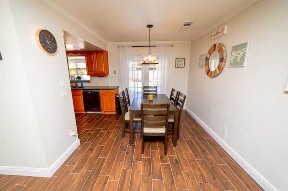 Photo of Bedroom in Oak Ridge