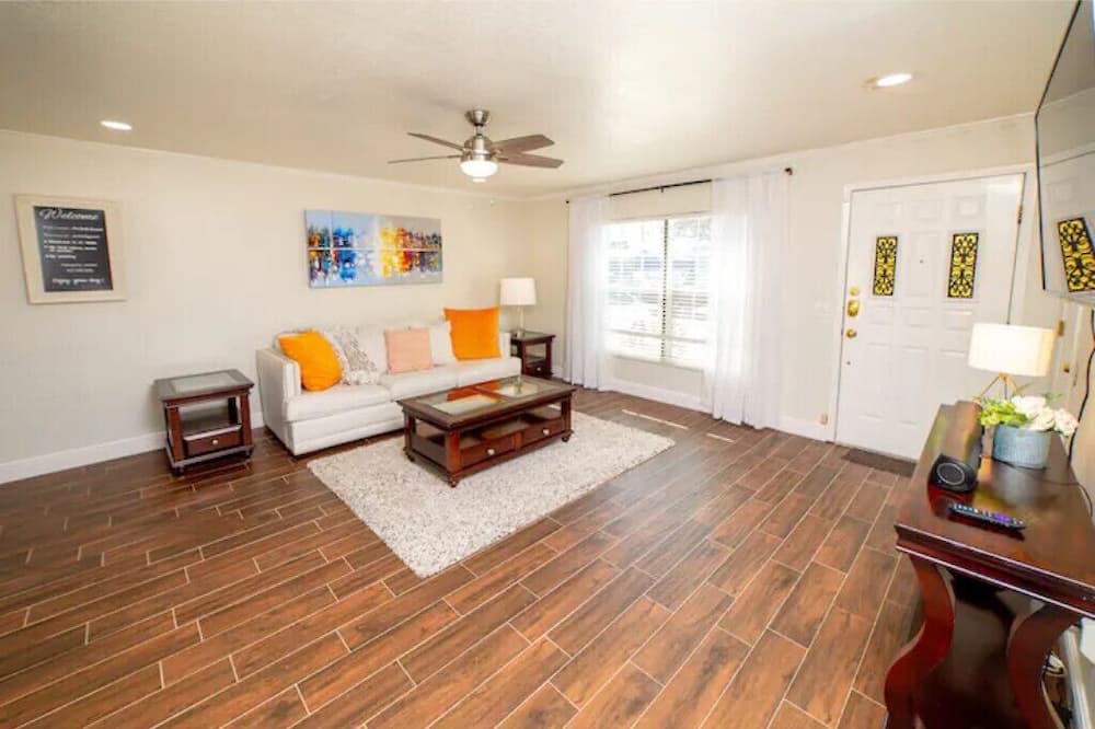 Photo of Bedroom in Oak Ridge