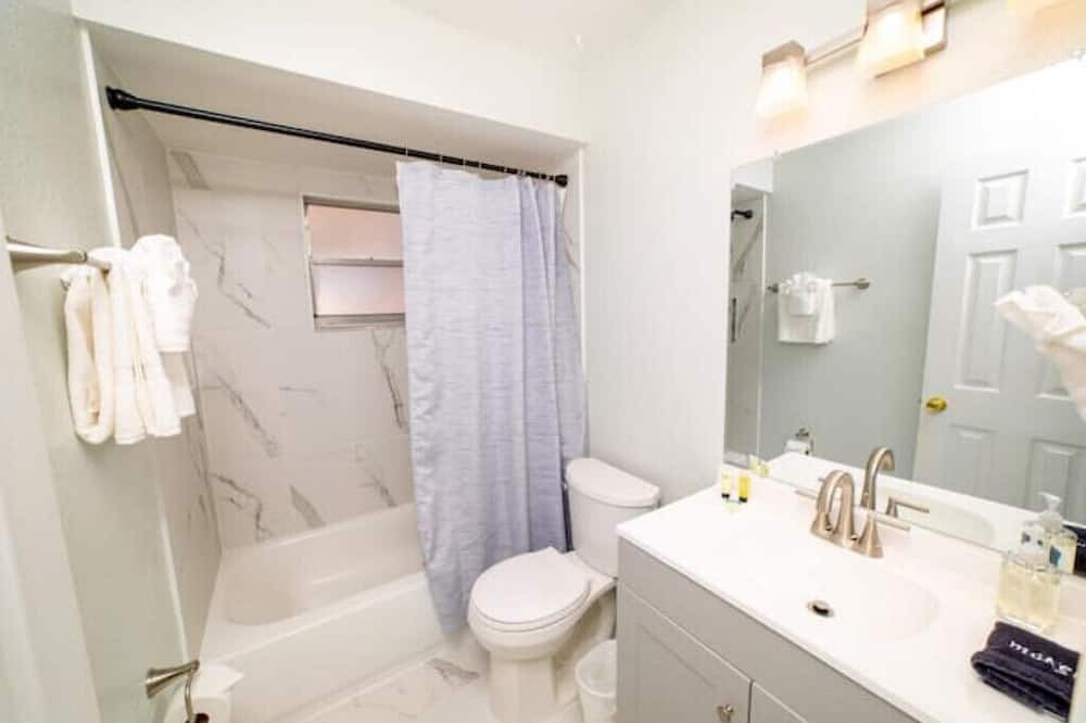 Photo of Bathroom in Oak Ridge