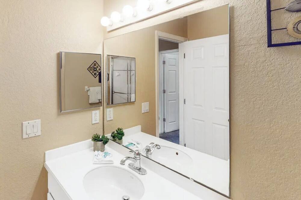 Photo of Bathroom in Bahama Bay