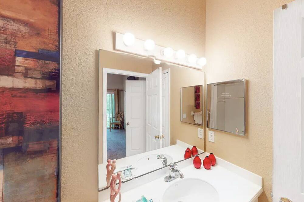 Photo of Bathroom in Bahama Bay