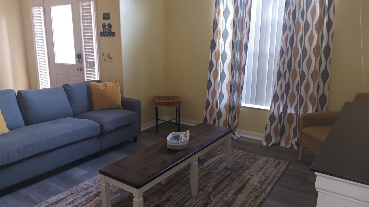 Photo of Livingroom in Greater Groves