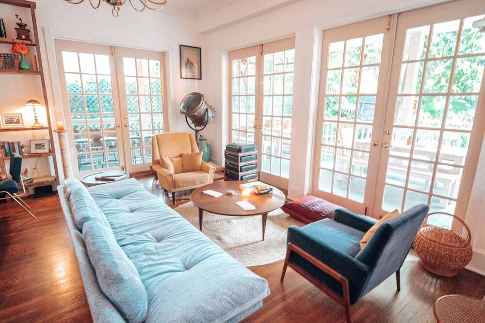 Photo of Livingroom in Lake Cherokee