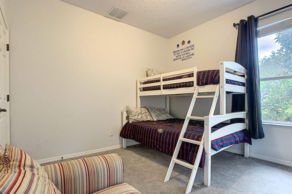 Photo of Bedroom in Watersong