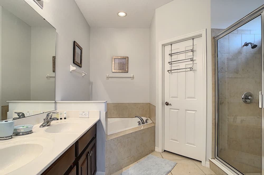 Photo of Bathroom in Watersong