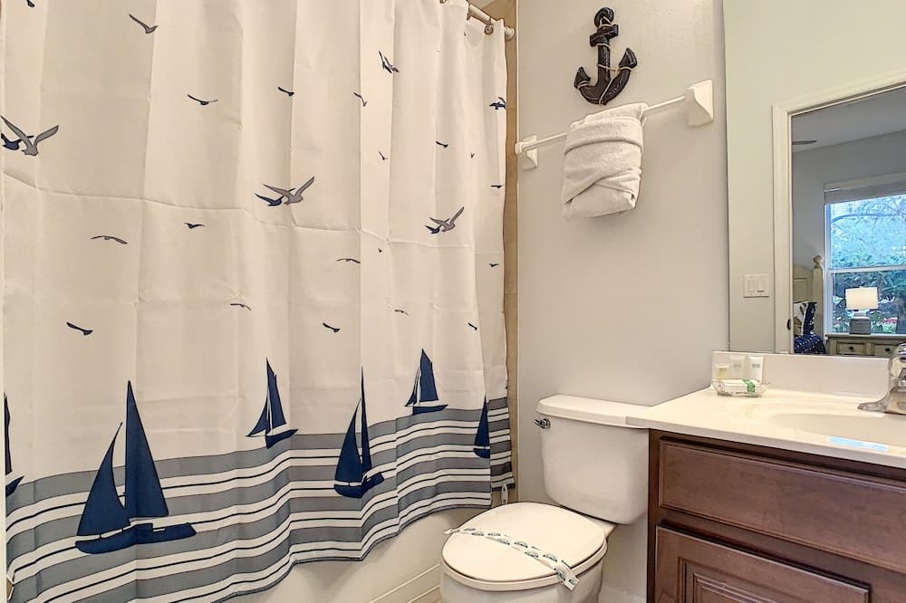 Photo of Bathroom in Watersong