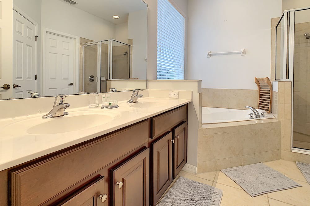 Photo of Bathroom in Watersong
