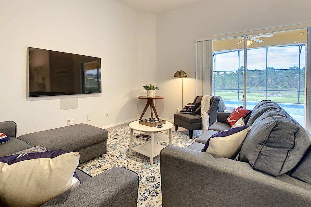 Photo of Livingroom in Watersong