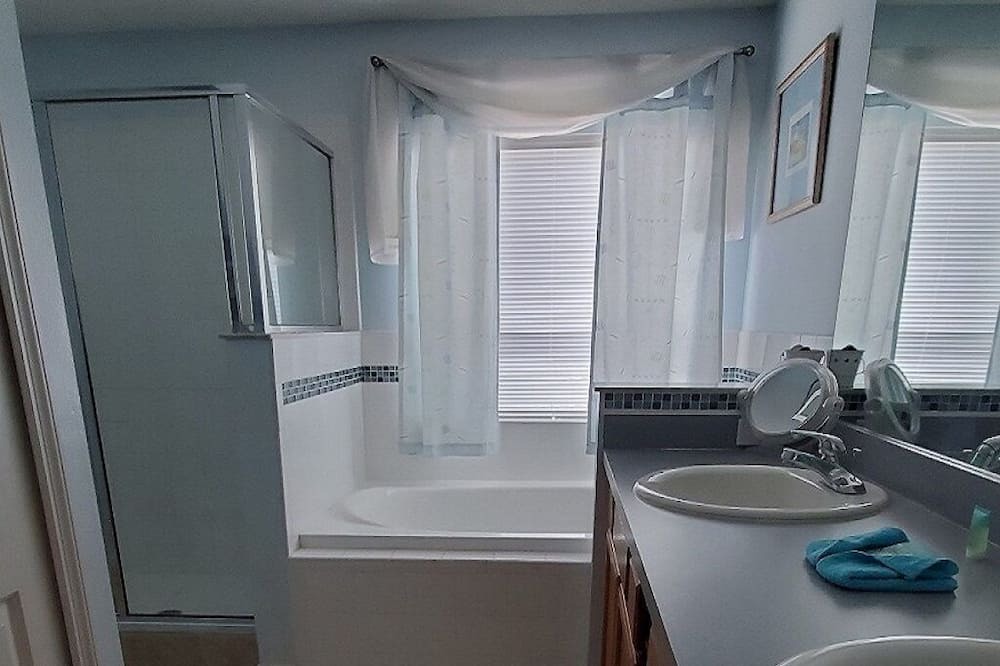 Photo of Bathroom in Lake Wilson Preserve