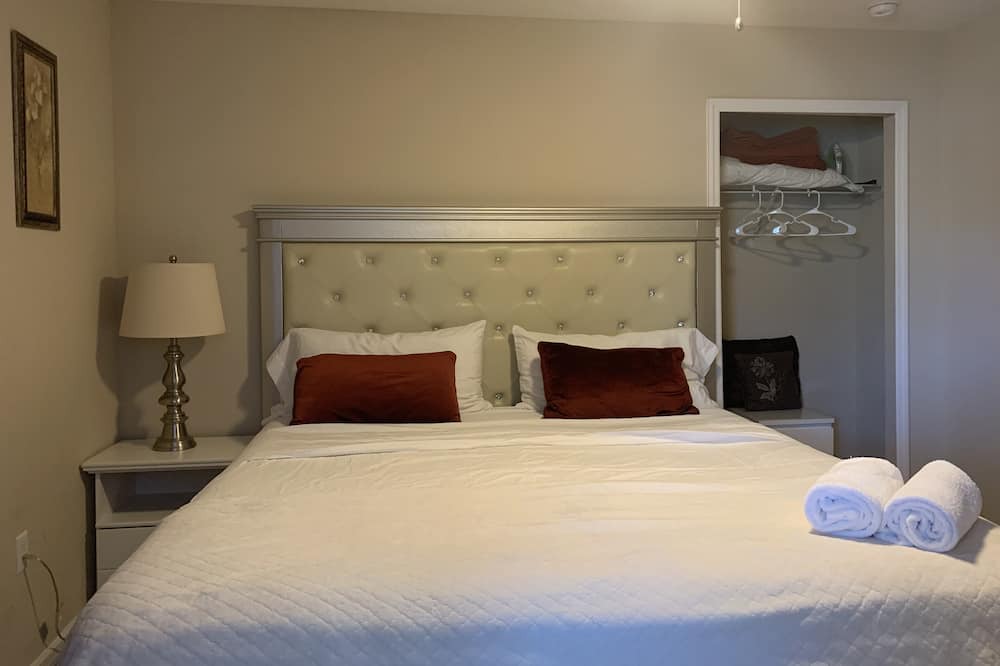 Photo of Bedroom in Cypress Pointe