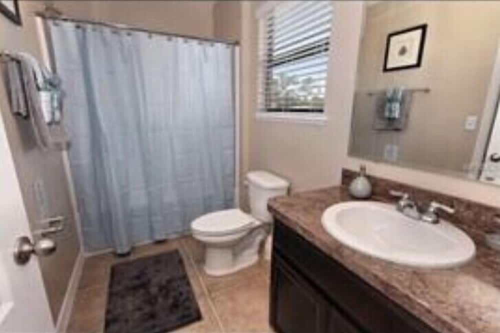 Photo of Bathroom in Cypress Pointe