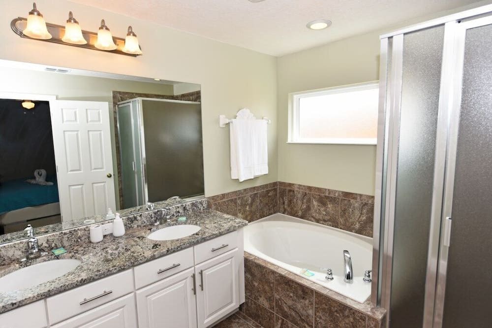 Photo of Bathroom in Watersong
