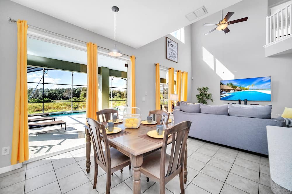 Photo of Livingroom in Loughman