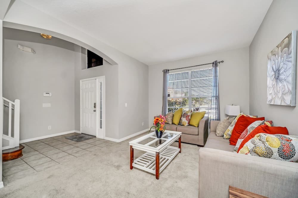 Photo of Livingroom in Loughman