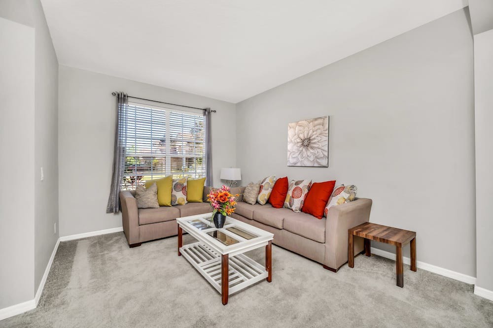 Photo of Livingroom in Loughman