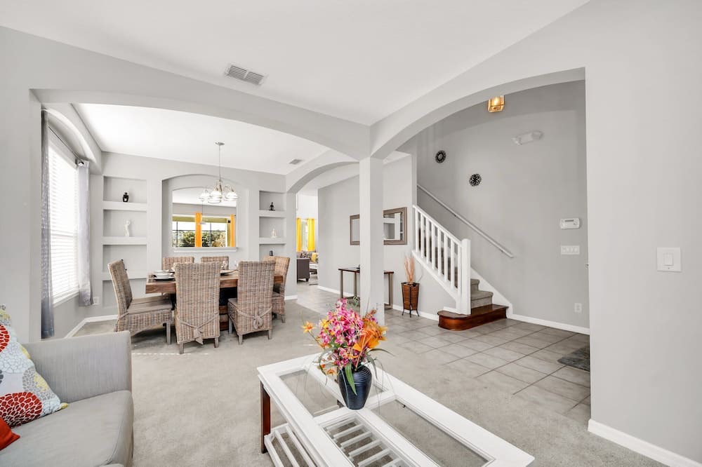 Photo of Livingroom in Loughman