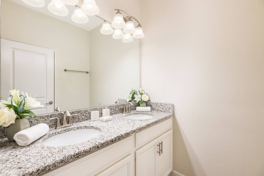Photo of Bathroom in Davenport