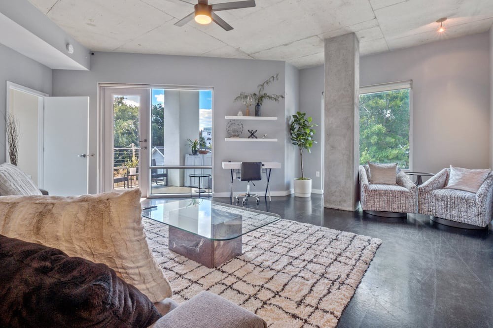 Photo of Livingroom in South Eola