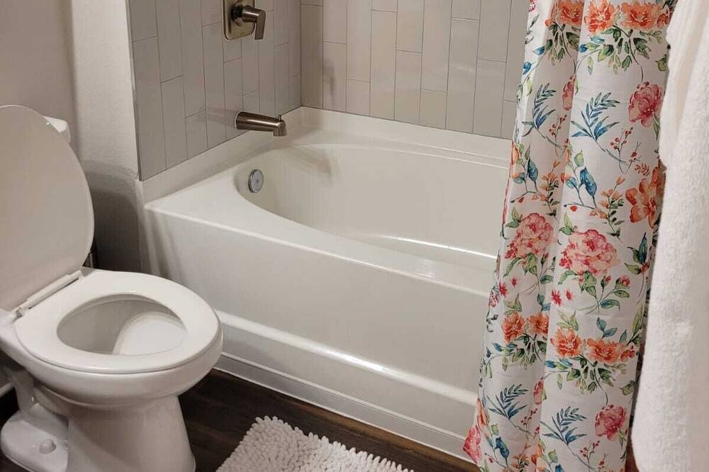 Photo of Bathroom in Kirkman North