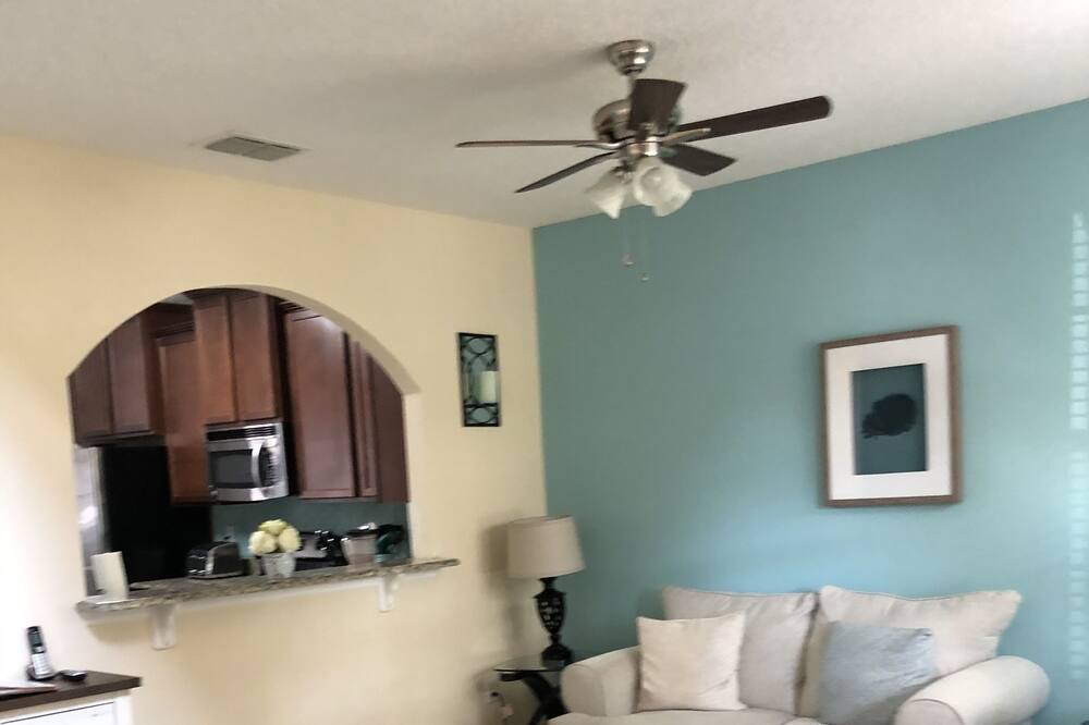 Photo of Livingroom in Cypress Pointe