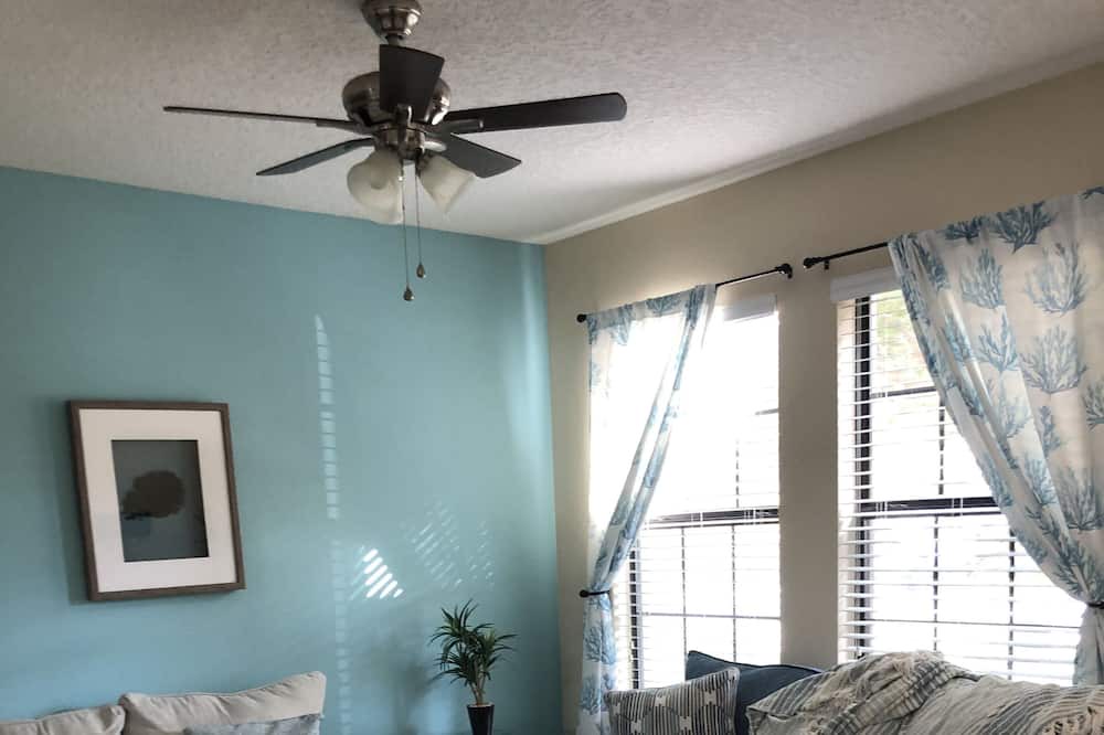 Photo of Livingroom in Cypress Pointe