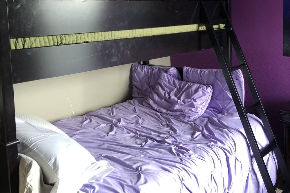 Photo of Bedroom in Cypress Pointe