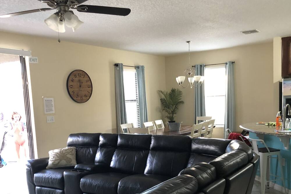 Photo of Livingroom in Cypress Pointe