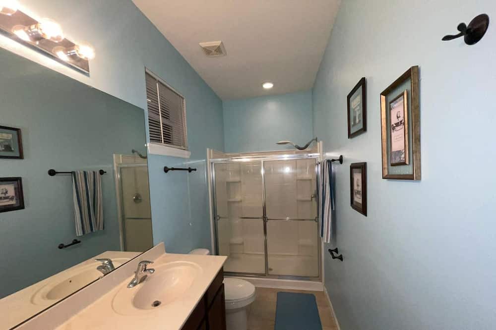 Photo of Bathroom in Davenport