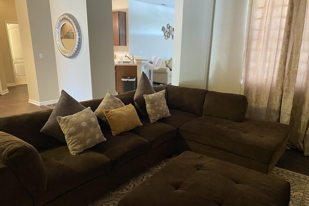 Photo of Livingroom in Davenport