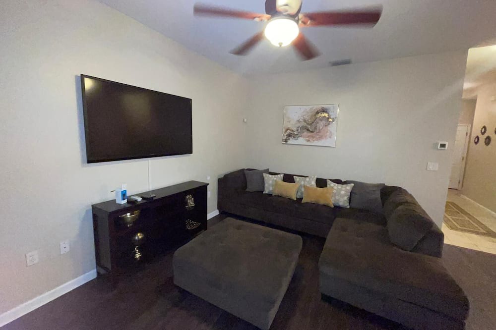 Photo of Livingroom in Davenport