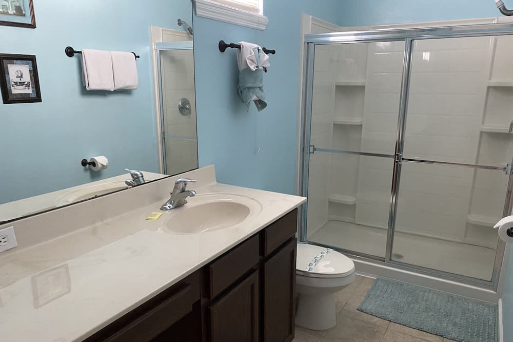 Photo of Bathroom in Davenport