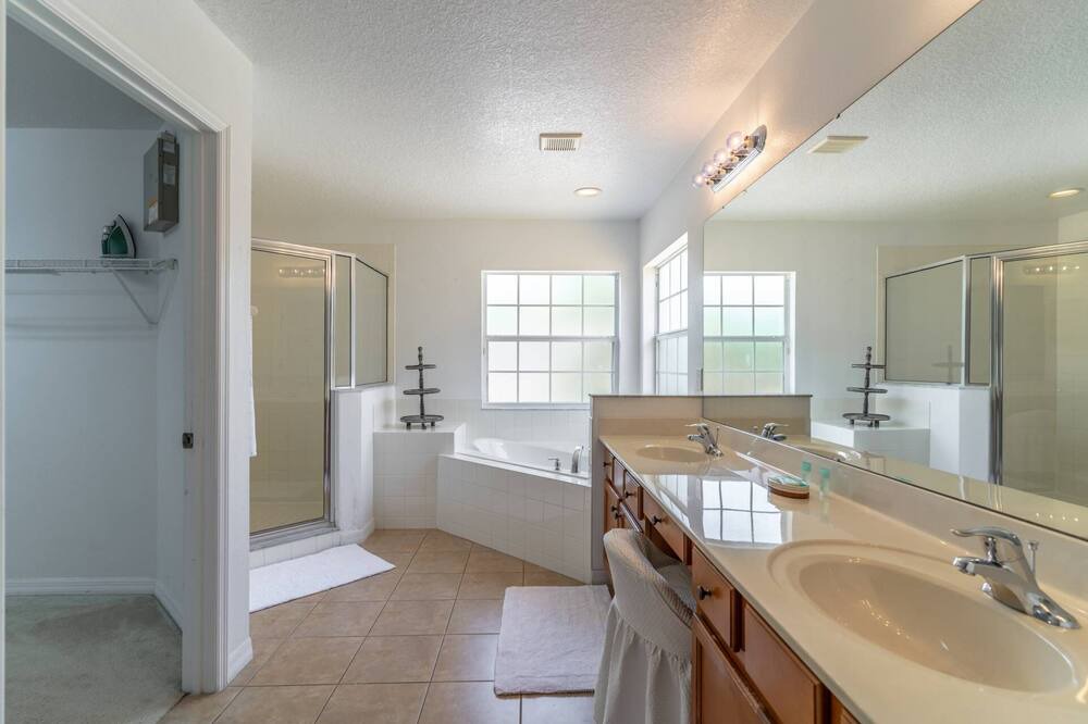 Photo of Bathroom in Watersong