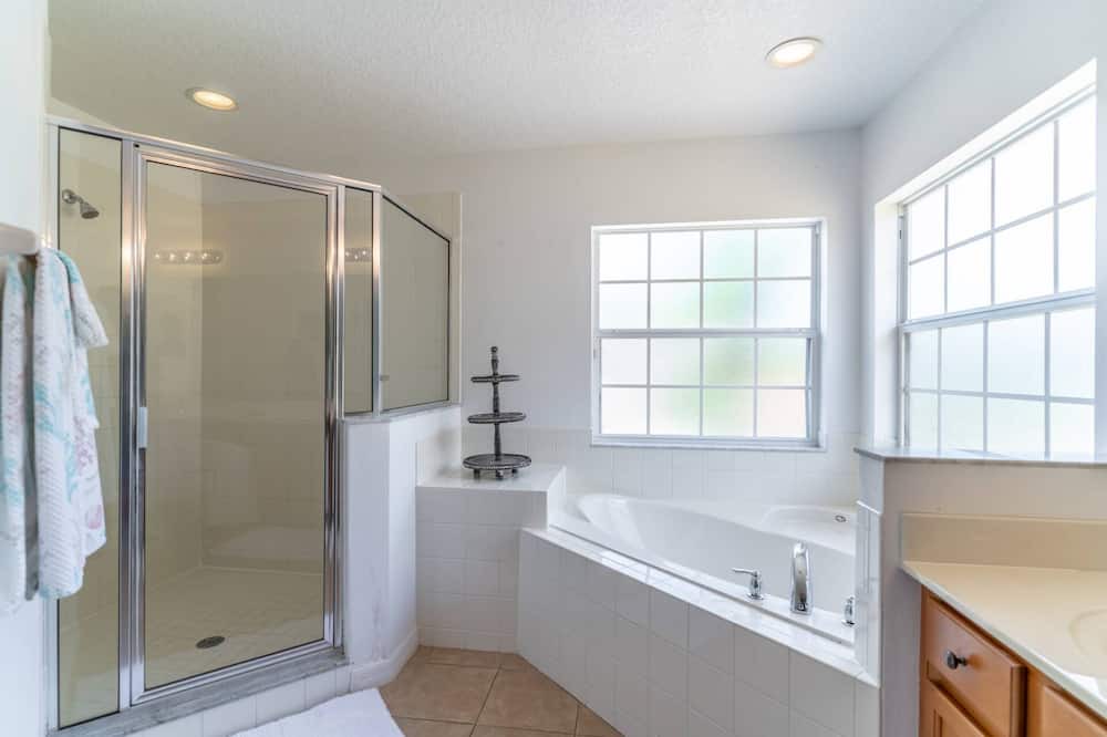 Photo of Bathroom in Watersong