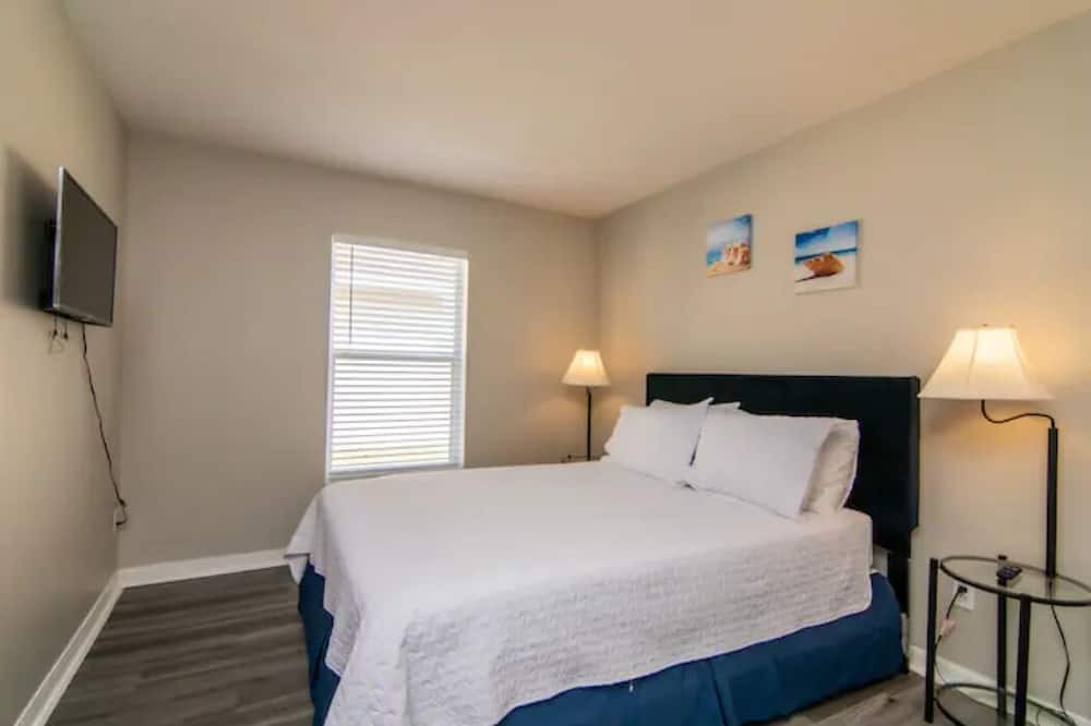 Photo of Bedroom in Florida Pines