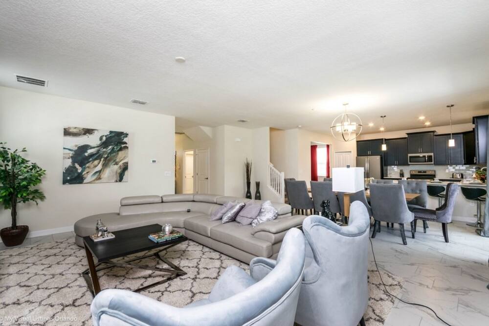 Photo of Livingroom in Davenport